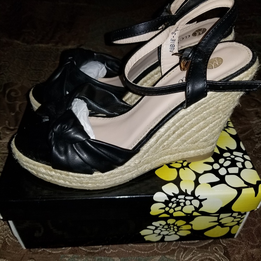 Shoes - Picture 2 of 6